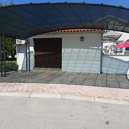 Apartman Ruzmarin *