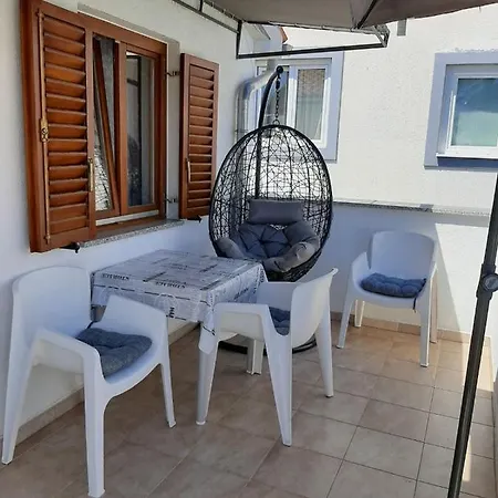 Ruzmarin Apartman *
